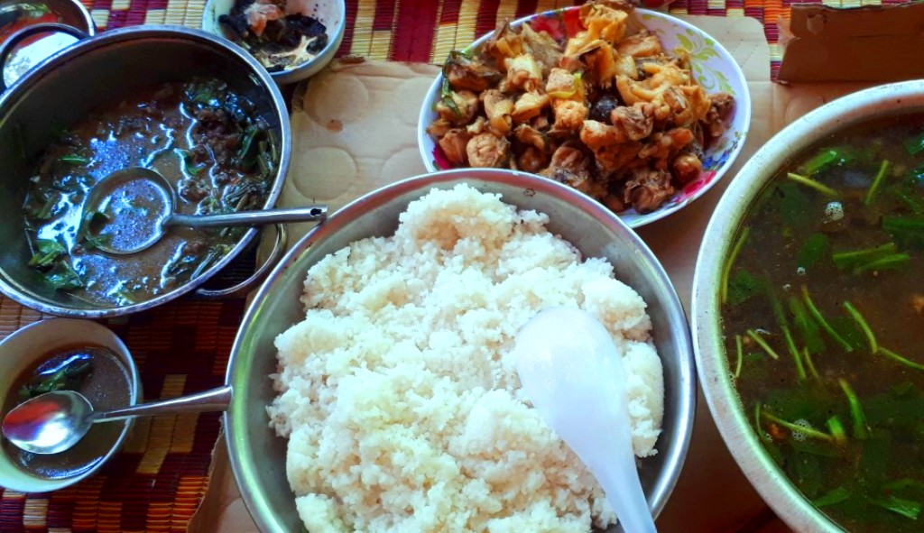 ນ້ຳຕົກຕາດສາຍຮຸ້ງ ທີ່ມີເອກະລັກສະເພາະ