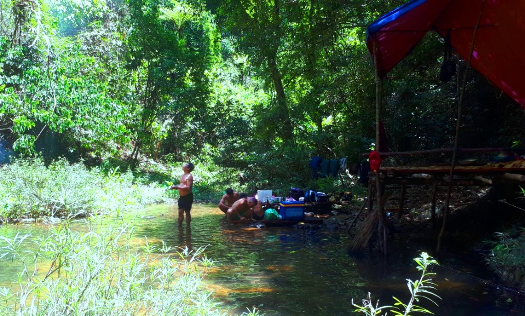 ນ້ຳຕົກຕາດສາຍຮຸ້ງ ທີ່ມີເອກະລັກສະເພາະ