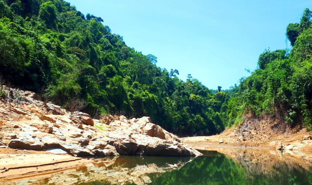 ນ້ຳຕົກຕາດສາຍຮຸ້ງ ທີ່ມີເອກະລັກສະເພາະ