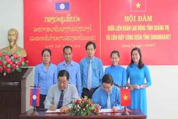 ການພົບປະເຈລະຈາ ລະຫວ່າງ ສະມາພັນແຮງງານແຂວງກວ້າງຈິ ແມ່ນສະຫະພັນກຳມະບານແຂວງສະຫວັນນະເຂດ