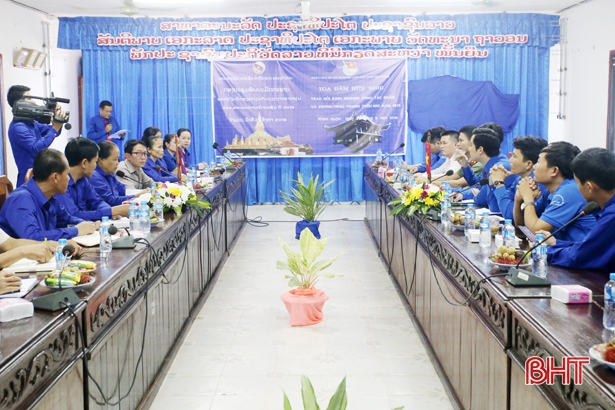 ຊາວໜຸ່ມອາສາສະໝັກແຂວງຮ່າຕິ້ງ ກວດກາສຸຂະພາບ  ແລະ ແຈກຢາປົວພະຍາດໂດຍບໍ່ເສຍຄ່າ ໃຫ້ແກ່ປະຊາຊົນລາວກວ່າ 500 ຄົນ