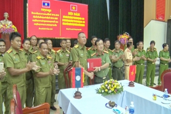 ກອງປະຊຸມພົບປະ ລະຫວ່າງ ຕຳຫຼວດແຂວງກວ້າງຈິ ແລະ ຕຳຫຼວດແຂວງ ສາລະວັນ, ແຂວງສະຫວັນນະເຂດ