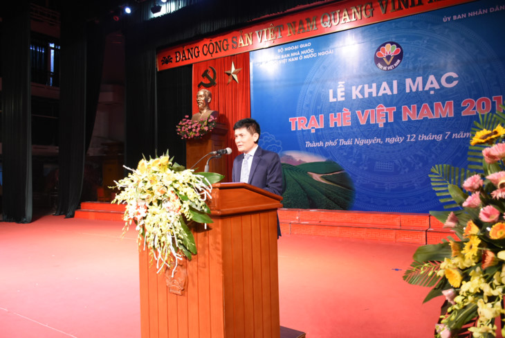 ຊາວໜຸ່ມ​ຫວຽດ​ນາມ ອາ​ໄສ ​ຢູ່​​ບັນ​ດາ​ປະ​ເທດ ອາ​ຊຽນ ກັບ​ຄວາມ​ຮັກ​ຕໍ່​ພາ​ສາ​ຫວຽດ