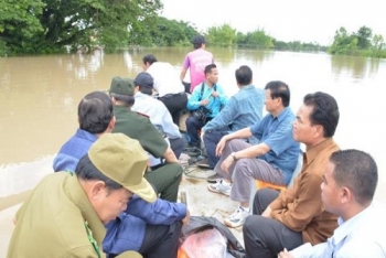 ທ່ານນາຍົກ ຢ້ຽມຢາມ ແລະ ຊຸກຍູ້ການແກ້ໄຂໄພນໍ້າຖ້ວມຢູ່ 3 ແຂວງພາກໃຕ້