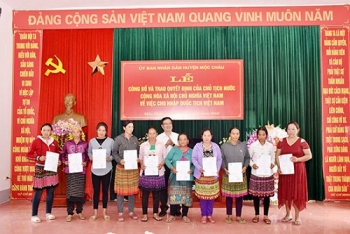 ເມືອງມົກເຈົາ: ມອບຂໍ້ຕົກລົງສັນຊາດຫວຽດນາມ ໃຫ້ແກ່ພົນລະເມືອງລາວຈຳນວນ 88 ຄົນ