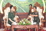 ຮອງລ ດຖະມ ນຕ ກະຊວງປ ອງກ ນປະເທດລາວ ຕ ອນຮ ບການເຂ າຢ ຽມຂ ຳນ ບຂອງຜ ຊ ວຍທ ດຝ າຍທະຫານອາກາດໄທ