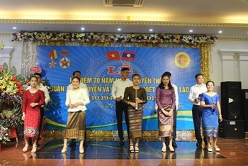 ສະເຫຼີມສະຫຼອງວັນມູນເຊື້ອທະຫານອາສາສະໝັກ ແລະ ຊ່ຽວຊານຫວຽດນາມ ຢູ່ ລາວ