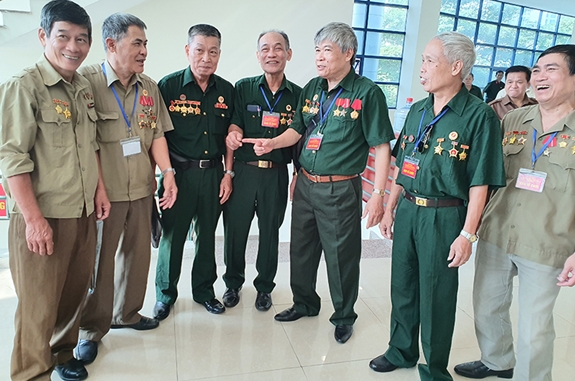 ກອງພົນ 968 ສະເຫຼີມສະຫຼອງຄົບຮອບ 70 ປີແຫ່ງວັນມູນເຊື້ອ ທະຫານອາສາສະໝັກ ແລະ ຊ່ຽວຊານການທະຫານແຫ່ງຊາດຫວຽດນາມຢູ່ລາວ