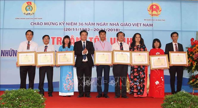 ການເຄື່ອນໄຫວຕ່າງໆສະເຫຼີມສະຫຼອງວັນຄູ ຫວຽດນາມ 20/11