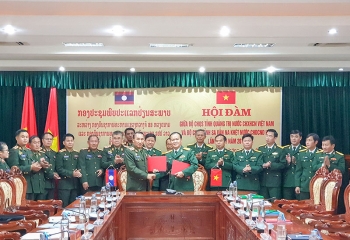 ການພົບປະເຈລະຈາ ລະຫວ່າງກອງບັນຊາການທະຫານ ແຂວງກວາງຈິ - ແຂວງສະຫວັນນະເຂດ