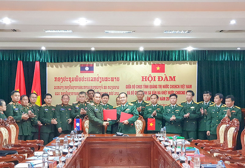 ການພົບປະເຈລະຈາ ລະຫວ່າງກອງບັນຊາການທະຫານ ແຂວງກວາງຈິ - ແຂວງສະຫວັນນະເຂດ