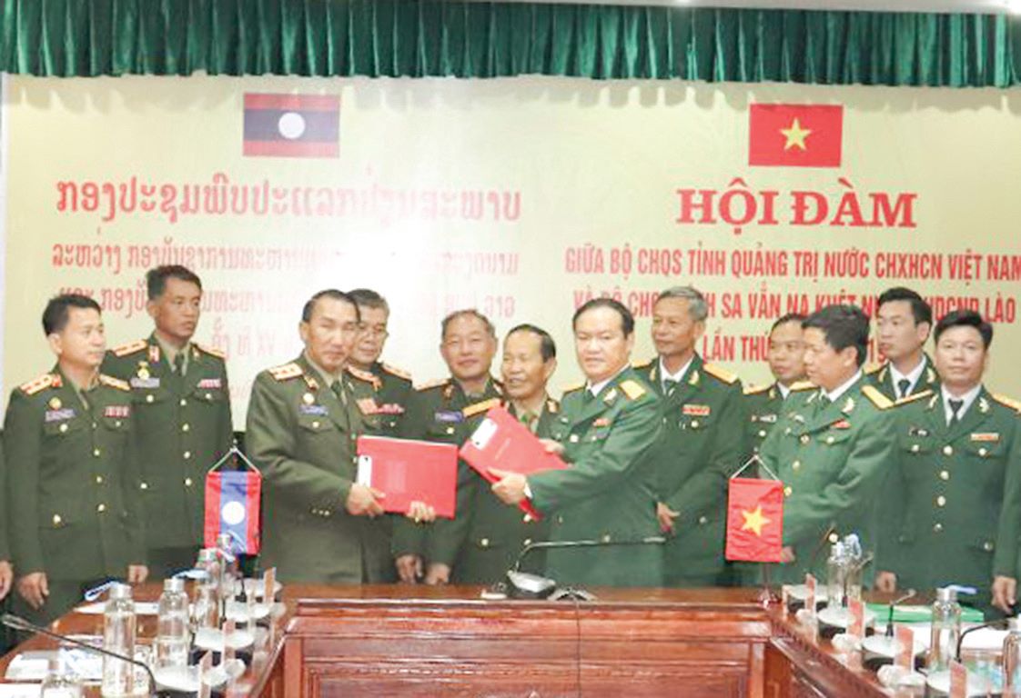 ທະຫານແຂວງສະຫວັນນະເຂດ ແລະ ກວງຈິ ສສ ຫວຽດນາມ ເພີ່ມທະວີການຮ່ວມມືຮອບດ້ານ