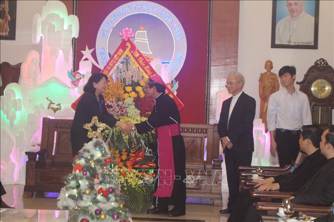 ການ​ນຳ​ພັກ, ລັດ, ແນວ​ໂຮມ​ປະ​ເທດ​ຊາດ ໄປ​ຢ້ຽມ​ຢາມ, ອວຍ​ພອນວັນ​ບຸນ ຄິຼດ​ສະ​ມາດ ຢູ່​ບັນ​ດາ​ທ້ອງ​ຖິ່ນ