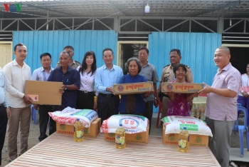 ពិធីប្រគល់ផ្ទះចំនួន ៣ ខ្នង ជូនដល់ក្រុមគ្រួសារដែលរងគ្រោះដោយសារអគ្គិភ័យនៅកម្ពុជា