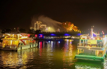 ទីក្រុង Da Nang ចាប់ផ្តើមសកម្មភាពទេសចរនៅពេលយប់តាមដងទន្លេ Han