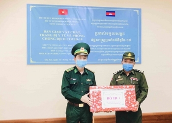 ពិធីប្រគល់សម្ភារៈបរិក្ខារពេទ្យដល់កងកម្លាំងការពារព្រំដែនកម្ពុជា