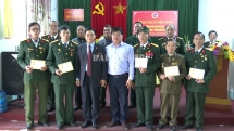 ពិធីប្រគលជូនមេដាយអនុស្សាវរីយ៍មិត្តភាពវៀតណាម - កម្ពុជានៅទីក្រុង Viet Tri