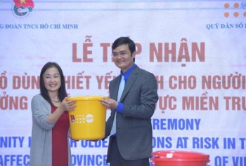 UNFPA ជួយឧបត្ថម្ភមនុស្សវ័យចំណាស់នៅខេត្ត នៅភាគ​កណ្ដាល ចំនួន ៣​ ដែលរងផលប៉ះពាល់ដោយសារជំនន់ទឹកភ្លៀង