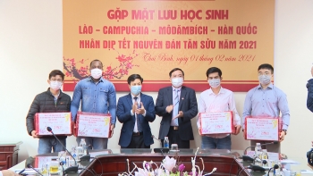 ពិធីជួបសំណេះសំណាលជាមួយនិស្សិតបរទេសឡាវ កម្ពុជា ម៉ូហ្សំប៊ិកនិងកូរ៉េខាងត្បូងក្នុងឱកាសបុណ្យចូលឆ្នាំថ្មីប្រពៃណីវៀតណាម (ឆ្នាំឆ្លូវត្រីស័ក ២០២១)