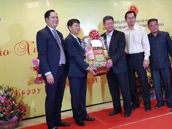 អភិបាលខេត្តព្រះសីហនុអញ្ជើញជូនពរសេចក្តីសុខដល់អគ្គកុងស៊ូលវៀតណាមប្រចាំនៅខេត្តព្រះសីហនុ ក្នុងឱកាសចូលឆ្នាំថ្មីប្រពៃណីវៀតណាម
