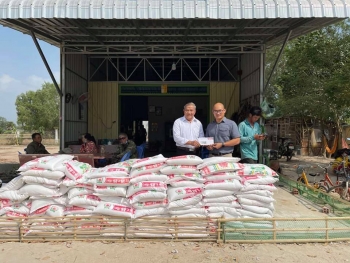 ពិធីប្រគល់អំណោយដល់អាណិកជនវៀតណាម នៅខេត្តតាកែវ ក្នុងឱកាសបុណ្យចូលឆ្នាំថ្មីប្រពៃណីវៀតណាម ឆ្នាំ២០២១