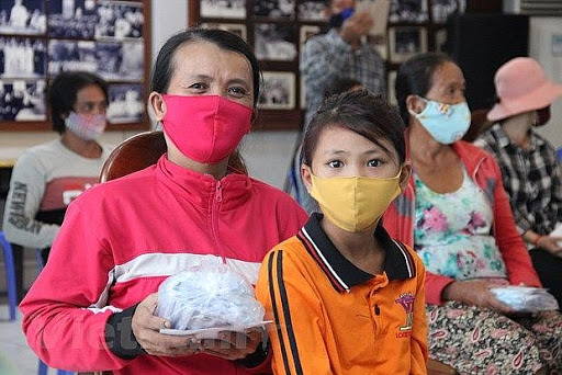ប្រទេសកម្ពុជាផ្តល់ជំនួយបន្ទាន់ដល់និស្សិតនៅតាមតំបន់ព្រំដែន