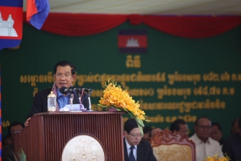 សម្តេចតេជោ ហ៊ុន សែន៖ គ្មានការរំសាយចោលបុណ្យទន្លេ នៅខេត្តបាត់ដំបង ព្រោះតែភ័យខ្លាច Covid-19 នោះឡើយ