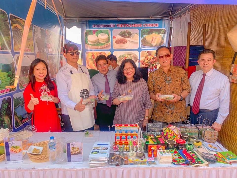 ផ្សព្វផ្សាយម្ហូបវៀតណាមនិងវត្ថុអនុស្សាវរីយ៍នៅប្រទេសឡាវ