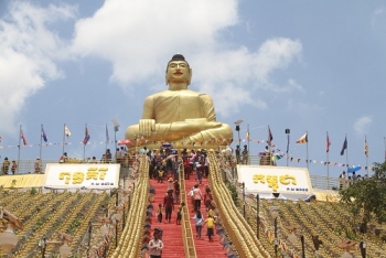 វត្តពុទ្ធគីរីដ៏ល្បីល្បាញរបស់កម្ពុជា ជាទីកន្លែងទេចរណ៌ព្រលឹងគួរឲ្យទាក់ទាញ
