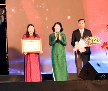 អនុប្រធានរដ្ឋ លោកស្រី Dang Thi Ngoc Thinh អញ្ជើញចូលរួមពិធីរំលឹកខួបលើកទី ៤០ នៃការទទួលស្គាល់តំបន់បេតិកភណ្ឌប្រវត្តិសាស្ត្រជាតិពិសេស Con Dao