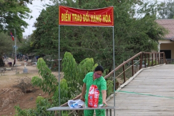 ការផ្លាស់ប្តូរទំនិញដ៏ប្លែកៗ នៅតំបន់ជាប់ព្រំដែនភាគនិរតី ក្នុងស្ថានភាពរីករាលដាលនៃជំងឺ Covid-19