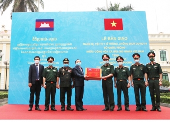 ក្រសួងការពារជាតិវៀតណាមប្រគល់សំភារៈបរិក្ខារពេទ្យសំរាប់ប្រឆាំងជំងឺកូវីដ១៩ជូនក្រសួងការពារជាតិកម្ពុជា