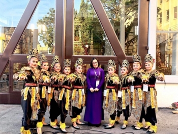 សិល្បៈរបស់វៀតណាមត្រូវបានមិត្តភក្តិអន្តរជាតិវាយតម្លៃខ្ពស់នៅមហោស្រពបណ្តាប្រជាជាតិអាស៊ាន