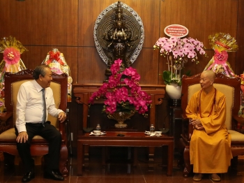 ឧបនាយករដ្ឋមន្ត្រីវៀតណាមលោក Truong Hoa Binh អបអរសាទរពិធីបុណ្យវិសាខបូជា