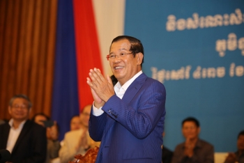 ប្រមុខរាជរដ្ឋាភិបាល បានលើកទឹកចិត្ដដល់កងកម្លាំងនគរបាលជាតិបន្ដពង្រឹងខឿនសន្តិសុខជាតិ និងសន្តិសុខផ្ទៃក្នុង ដើម្បីធានាសន្ដិសុខសុវត្ថិភាពជូនប្រជាពលរដ្ឋរដ្ឋ