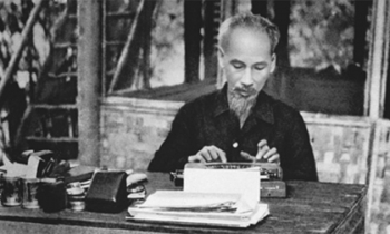 រូបភាព "លោកប្រធាន Ho Chi Minh ជាទីគោរពរាប់អាន" នៅក្នុងដួងចិត្តរបស់អាណិកជនវៀតណាមនៅប្រទេសឡាវ