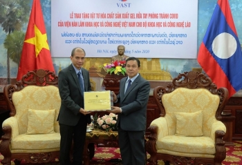 ប្រទេសវៀតណាមបានប្រគល់សភារគីមីដល់ប្រទេសឡាវដើម្បីផលិតជែលលាងដៃស្ងួតចំនួន ៧ តោន ដើម្បីប្រយុទ្ធប្រឆាំងនឹងជំងឺរាតត្បាតកូវិដ១៩