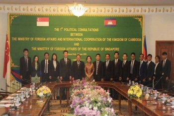 កម្ពុជា-សិង្ហបុរី ប្រជុំពិគ្រោះយោបល់ពង្រឹងទំនាក់ទំនងទ្វេភាគី ដើម្បីប្រយោជន៍ទៅវិញទៅមក