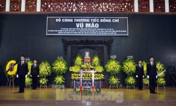 ថ្នាក់ដឹកនាំបក្សនិងរដ្ឋបានអញ្ជើញទៅគោរពវិញ្ញណក្ខ័ន្ធ លោក Vu Mao