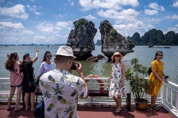 ទីភ្នាក់ងារព័ត៌មាន Bloomberg បានវាយតម្លៃខ្ពស់ចំពោះនិន្នាការទេសចរណ៍របស់ប្រទេសវៀតណាម បន្ទាប់ពីគ្រប់គ្រងបានការរីករាលដាលនៃជំងឺ COVID-19