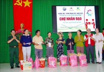 ទីផ្សារមនុស្សធម៌ជួយដល់ប្រជាជនពិបាកនៅតាមតំបន់សមុទ្រ