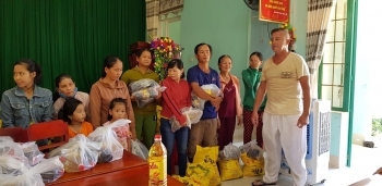 CHIA ប្រគល់អំណោយចំនួន ២០០ ដល់គ្រួសារដែលជួបការលំបាកនៅខេត្ត Quang Nam