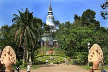 ទីកន្លែងដ៏ស្រស់ស្អាតក្នុងទឹកដីនៃប្រាង្គប្រាសាទ