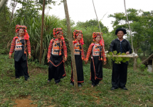 ជនជាតិ Ha Nhi លេងយោលទោងក្នុងបុណ្យតេតរដូវវស្សា