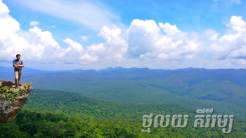 ដំណើរដោយថ្មើរជើងទៅថ្មលយនិងសម្រូតខ្លួន​តាមខ្សែពួរនៅទីនេះ