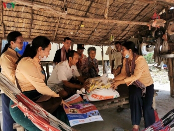 កម្ពុជាបើកប្រាក់ឧបត្ថម្ភឲ្យពលរដ្ឋក្រីក្រនិងងាយរងគ្រោះអំឡុងពេលកូវីដ-១៩