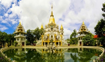 វត្ត Tran Quoc និងវត្ត Buu Long របស់វៀតណាមស្ថិតក្នុងចំណោមស្ថាបត្យកម្មព្រះពុទ្ធសាសនាដែលស្អាតជាងគេបំផុតនៅលើពិភពលោក