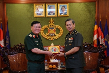 ឧត្តមសេនីយ៍ឯក ហ៊ុន ម៉ាណែត៖ កងទ័ពកម្ពុជា-វៀតណាម បន្តពង្រឹងចំណងសាមគ្គីភាព កិច្ចសហប្រតិបត្តិការ មិត្តភាព ក្នុងនាមជាប្រទេសជាប់ព្រំដែនជាមួយគ្នា