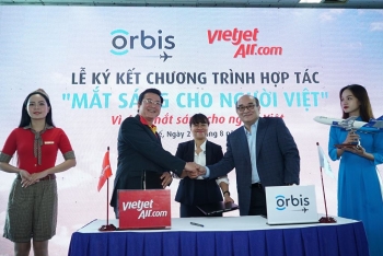 Vietjet រួមដំណើរជាមួយមន្ទីរពេទ្យភ្នែកចល័តដើម្បីនាំពន្លឺភ្នែកដ៏ត្រចះត្រចង់សម្រាប់ប្រជាជនវៀតណាម