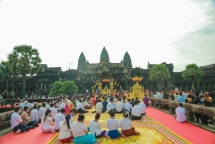 ពិធីបួងសួងនៅប្រាសាទអង្គរវត្ត ដើមី្បសុំសេចក្តីសុខក្នុងព្រឹត្តិការណ៍ 